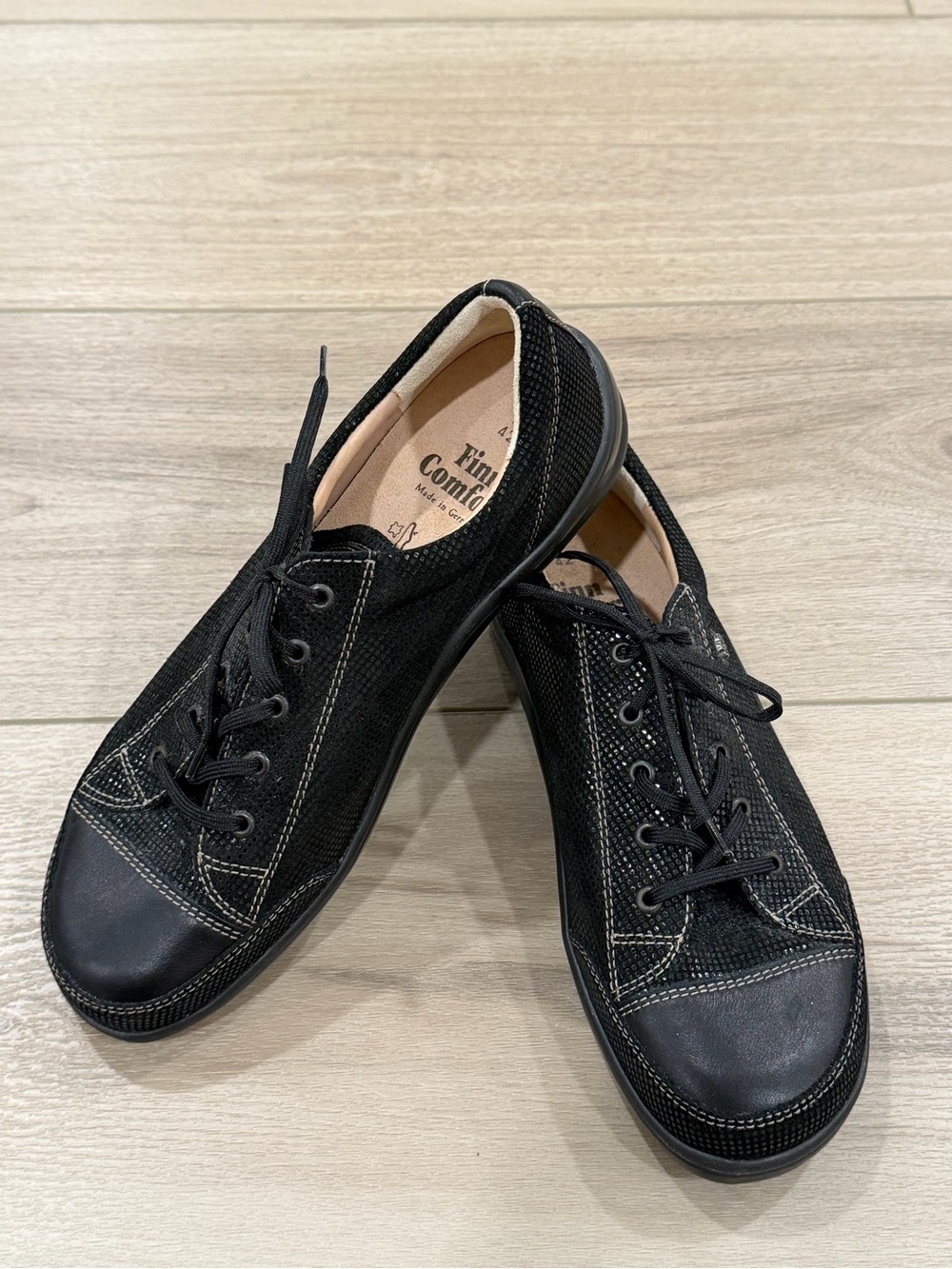 Women's Finn Comfort Soho Lace Up Sneakers Shoes Black Shimmer Size 42/11.5-12